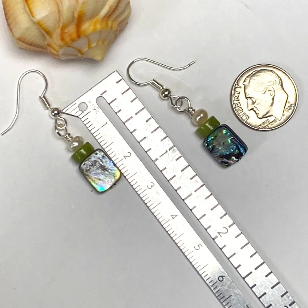 NEW Dainty earrings of natural shell, genuine freshwater pearl green South jade - Picture 5 of 6